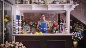This football season, say thanks to the people who support your love of the game—with flowers. Watch as Eric, NFL player and floriologist, builds the perfect arrangement of gratitude for Jessie.
