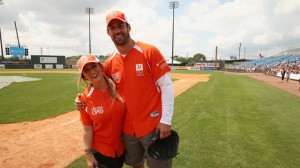 New York Jet Eric Decker played in the City of Hope Celebrity Softball game to raise money and awareness for cancer research.